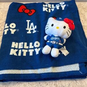 New‎ Hello Kitty Sanrio  Towel and Doll from Los Angeles  Dodgers